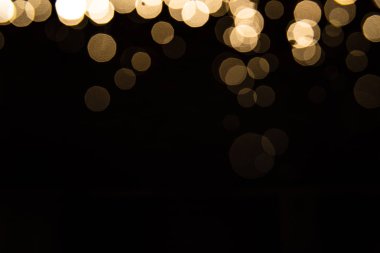 Siyah arkaplan ile soyut altın bokeh