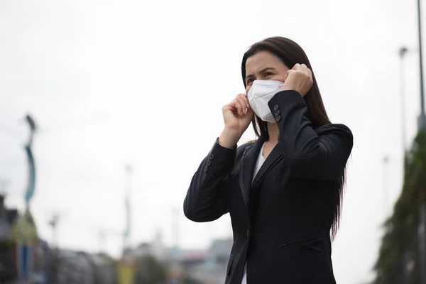 Close Businesswoman Suit Wearing Protective Face Mask Cough Get Ready — Stock Photo, Image