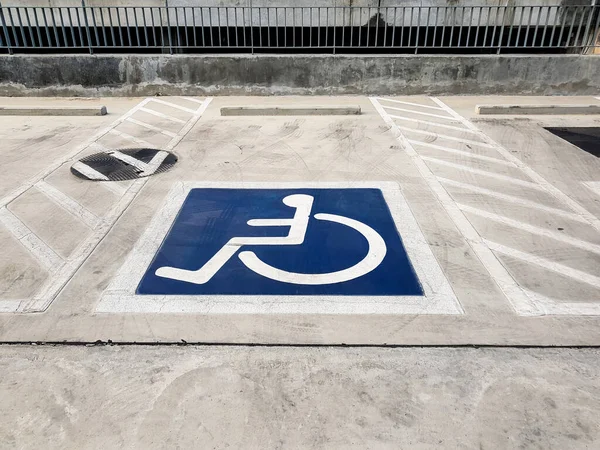 Discapacitados Internacionales Silla Ruedas Símbolo Estacionamiento Para Discapacitados Pintado Azul — Foto de Stock