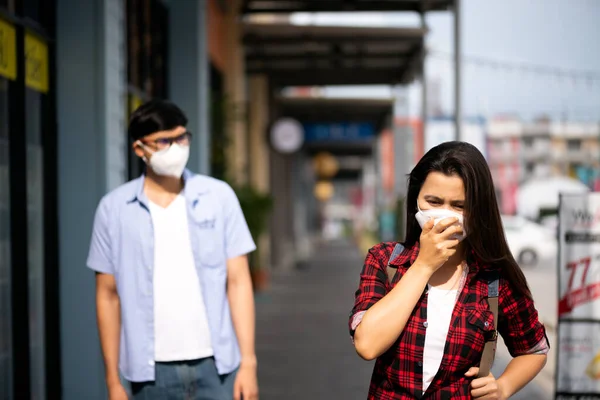 Close Woman Man Wearing Protective Face Mask Cough Get Ready — Stock Photo, Image