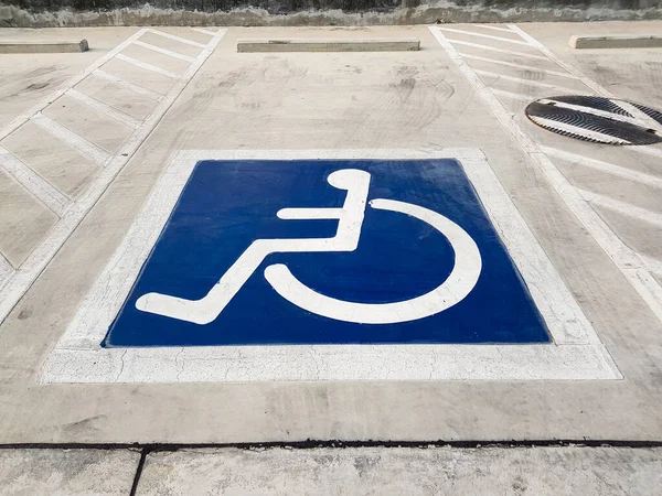 Discapacitados Internacionales Silla Ruedas Símbolo Estacionamiento Para Discapacitados Pintado Azul — Foto de Stock