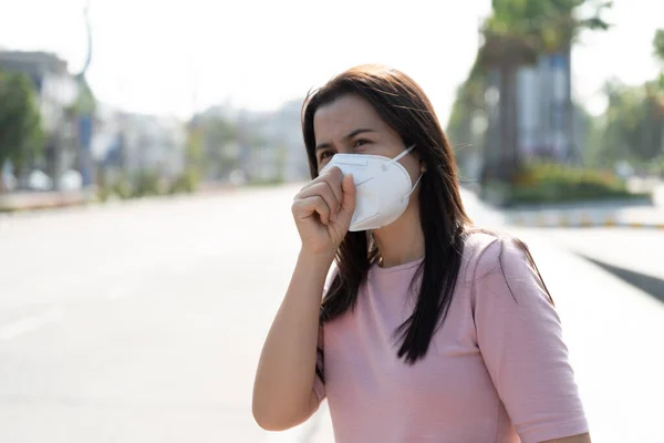 Close Woman Suit Wearing Protective Face Mask Cough Get Ready — Stock Photo, Image