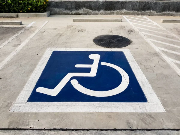 Discapacitados Internacionales Silla Ruedas Símbolo Estacionamiento Para Discapacitados Pintado Azul — Foto de Stock