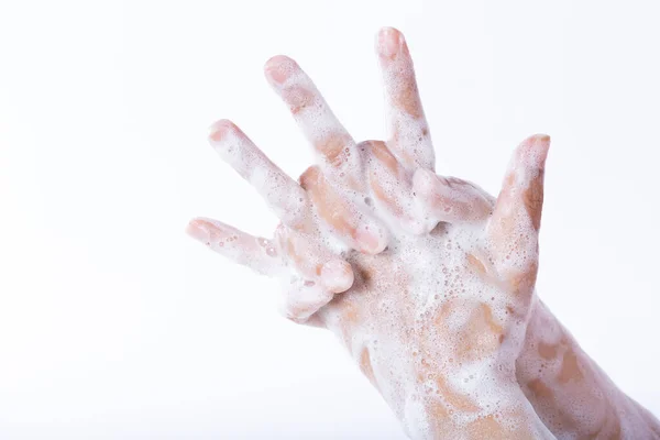 Close Mulher Lavar Mãos Com Sabão Fundo Branco Conceito Cuidados — Fotografia de Stock