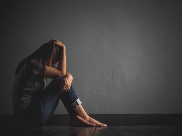 https://st3.depositphotos.com/9897138/i/600/depositphotos_149260608-stock-photo-sad-woman-hug-her-knee.jpg