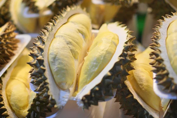 Durian meyve durak - plaka yumuşak köpük ve odağı seçin