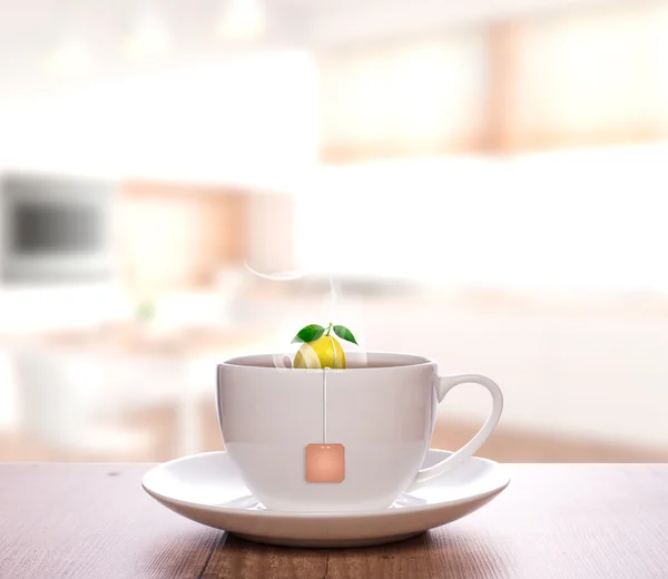 Bir düz beyaz fincan limon çayı