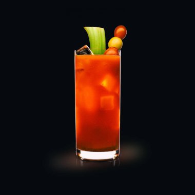 Bloody Mary - Siyah arka planda popüler içki
