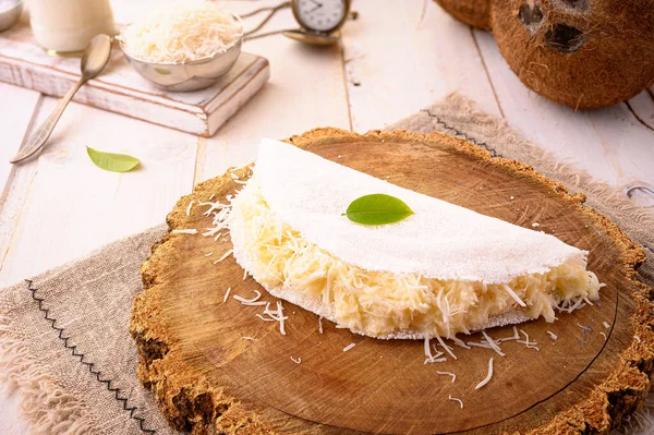 Cassava un tavası, konsantre süt ve hindistan cevizi - tipik kuzeydoğu Brezilya yemeği