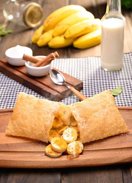 Muzlu hamur işi (Pastel de Muz) - Ci ile geleneksel Brezilya pastası