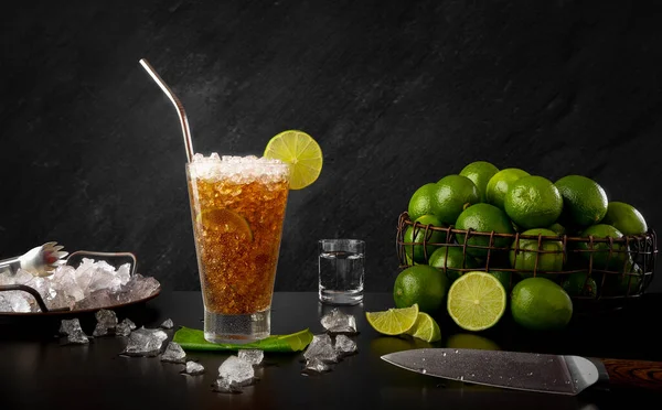 Cuba Libre Bebida Tradicional Ron Con Limón Coca Cola —  Fotos de Stock