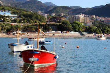 Akdeniz kıyısındaki resim gibi bir kasaba. Yumuşak odak.