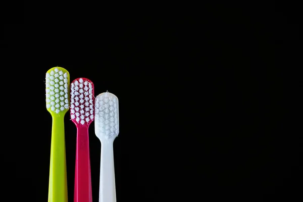 Brosses Dents Lumineuses Gros Plan Sur Fond Noir Concentration Douce — Photo