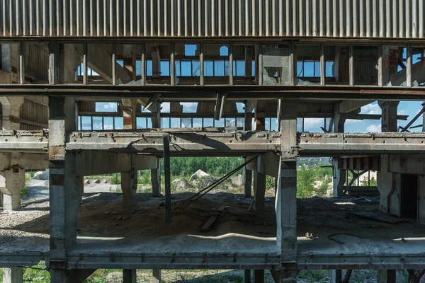 Fábrica de cimento Edifício abandonado . — Fotografia de Stock