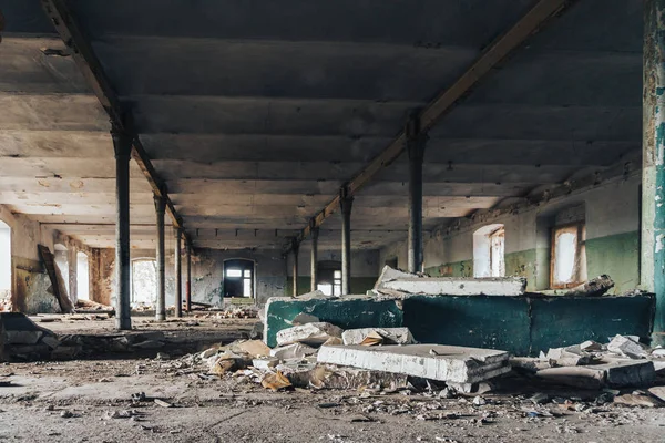 Industrial building interior of abandoned wharehouse in dark colors — Stock Photo, Image