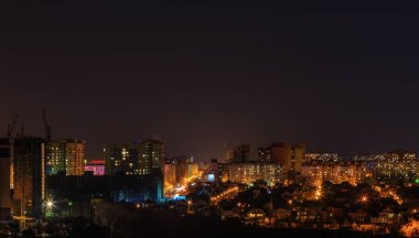 Gece kenti. Evler, gece ışıkları. Voronej şehir.