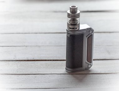 Modern elektronik mod vaping aygıt. Yeni Buharlaştırıcı e-cig gadget dna. 