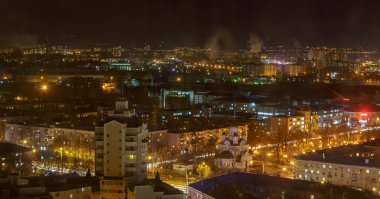dramatik gece kenti. Ücretsiz boşaltmak. panoramik görünüm