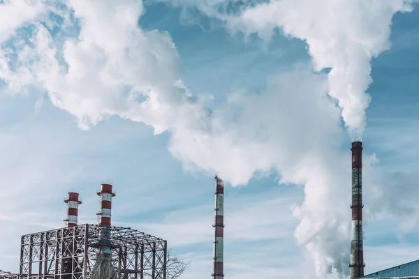 Industrial zone, Power energy station, electricity factory with pipes and smoke. — Stock Photo, Image