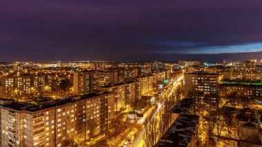 Gece cityscape kenti Voronej çatı üzerinden