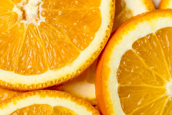 Frisch geschnittene Orangen Hintergrund, viele Orangenstücke, Makro Nahaufnahme Foto — Stockfoto
