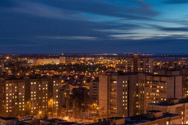 Gece panoramik hava kış cityscape görünümü Voronej şehirde yaşam alanı