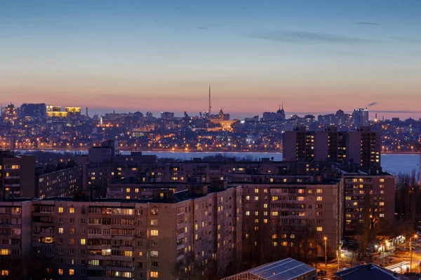 Нічне місто Воронезького після заходу сонця, Синє години, нічних вогнів будинки, будинки, — стокове фото