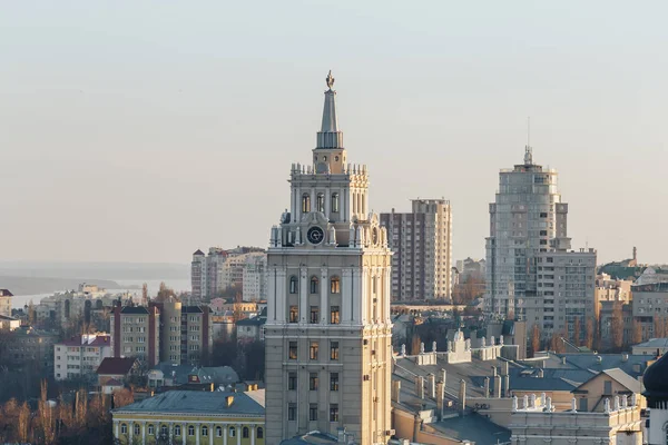 Jiho-východní železnice administrativní budovy ve Voroněži, symbol města — Stock fotografie