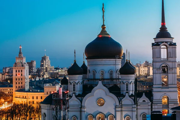 La Catedral de la Anunciación (Iglesia Ortodoxa) en el centro de la ciudad de Voronezh — Foto de Stock