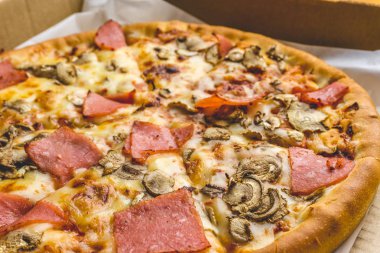 Pizza bir kutusunda, Gıda teslim kavramı