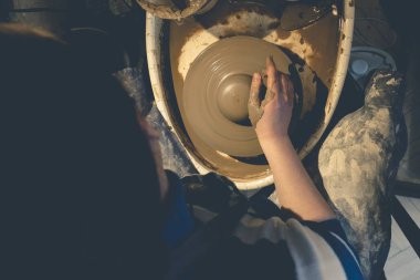 İşyerinde kadın Potter Üstten Görünüm