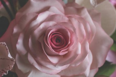 Gül böreği mastik veya şeker