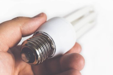 Güç tasarrufu veya elektrik enerji tasarruflu lamba