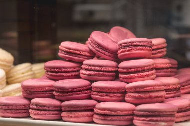 Çok pembe macaroons veya macarons