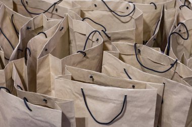 Kahverengi kağıt alışveriş torbaları