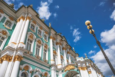 Saint-Petersburg Hermitage Müzesi ya da Kış Sarayı