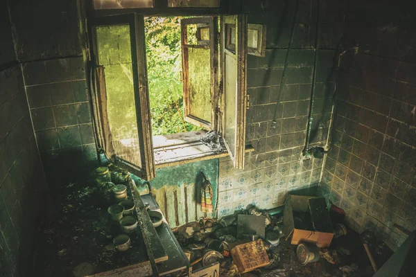 Intérieur de la maison incendiée par le feu — Photo