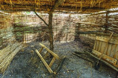 Köy saman ahır içinde depolama araçları için