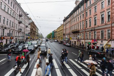 Saint Petersburg, Rusya - 31 Mayıs 2017: Sokaklar, St. Petersburg, Nevsky Prospekt'e geçiş