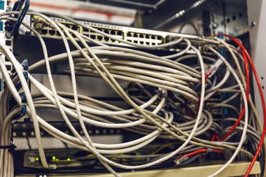 Ağ kabloları, donanım, fiber optik hub sunucu odası Dijital iletişimde için geçiş yapın. Elektronik bilgisayar donanım teknolojisi