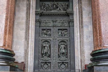 Kuzey kapısıdır St. Isaac's Katedrali, St. Petersburg en büyük Ortodoks Kilisesi