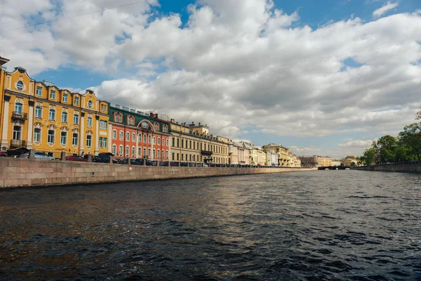 Blick auf st. petersburg. moyka Fluss im Sommertag — Stockfoto