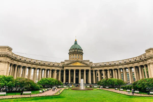 Панорамный вид Казанского собора в Санкт-Петербурге — стоковое фото