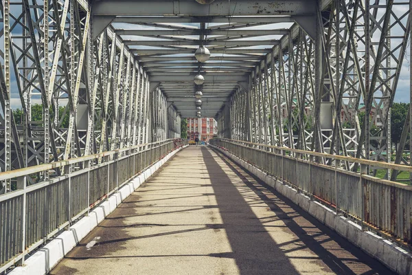 Ponte metálica, cena urbana — Fotografia de Stock