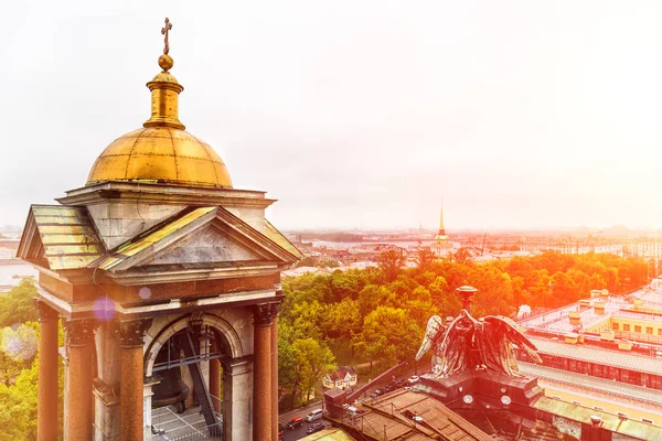 Вид на Санкт-Петербург с купола Исаакиевского собора — стоковое фото