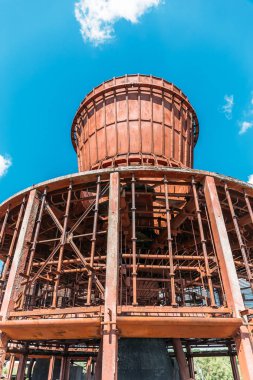 Terk edilmiş bir Soğutma kulesi yok