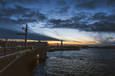 St. Petersburg Köprüsü, Neva Nehri