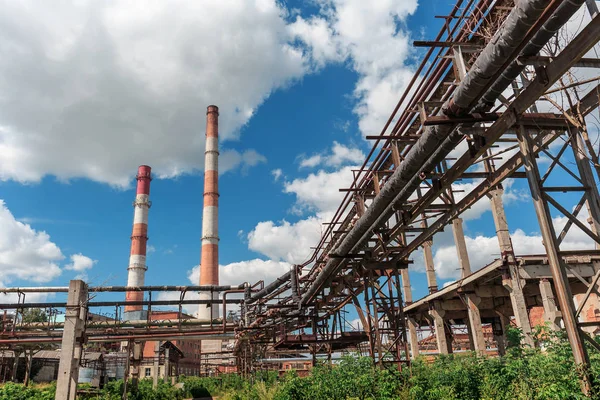Industriële landschap, hoge pijp fabriek — Stockfoto