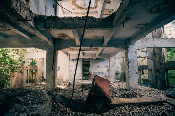 Ruínas do antigo armazém ou armazém industrial — Fotografia de Stock