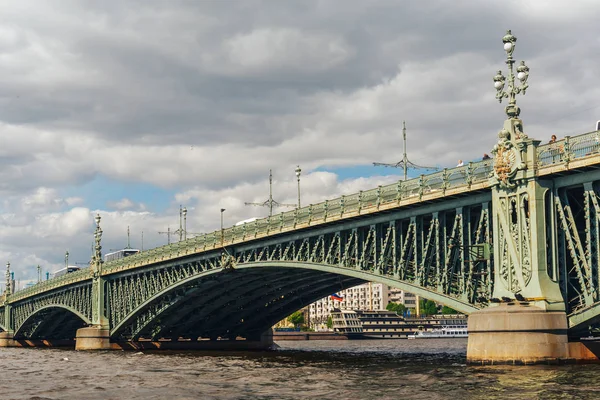 Puente Trinity sobre el Neva, San Petersburgo — Foto de Stock